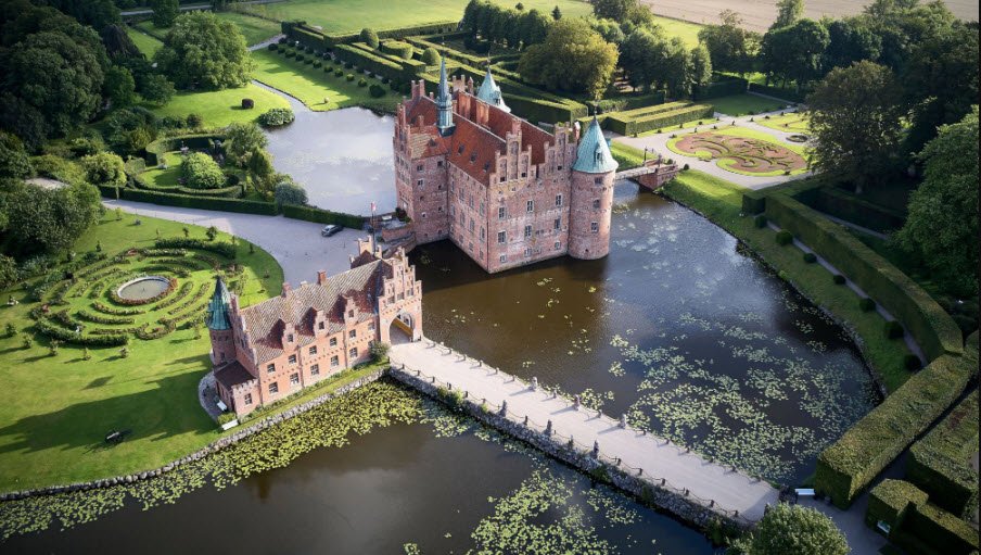 Egeskov Castle, Near Kværndrup, Funen, Denmark